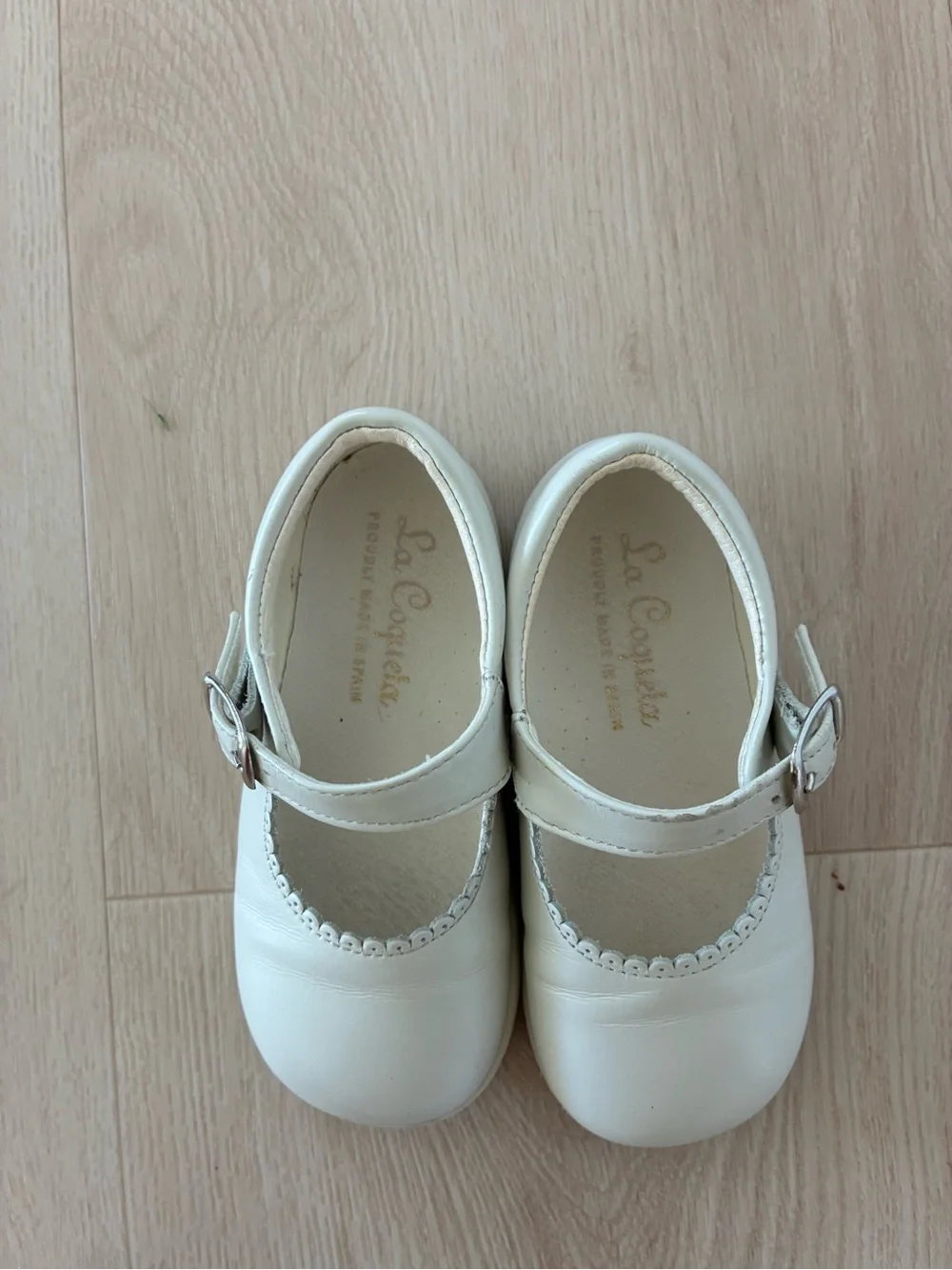 Cream Girls Mary Jane Dress Shoes with Buckle